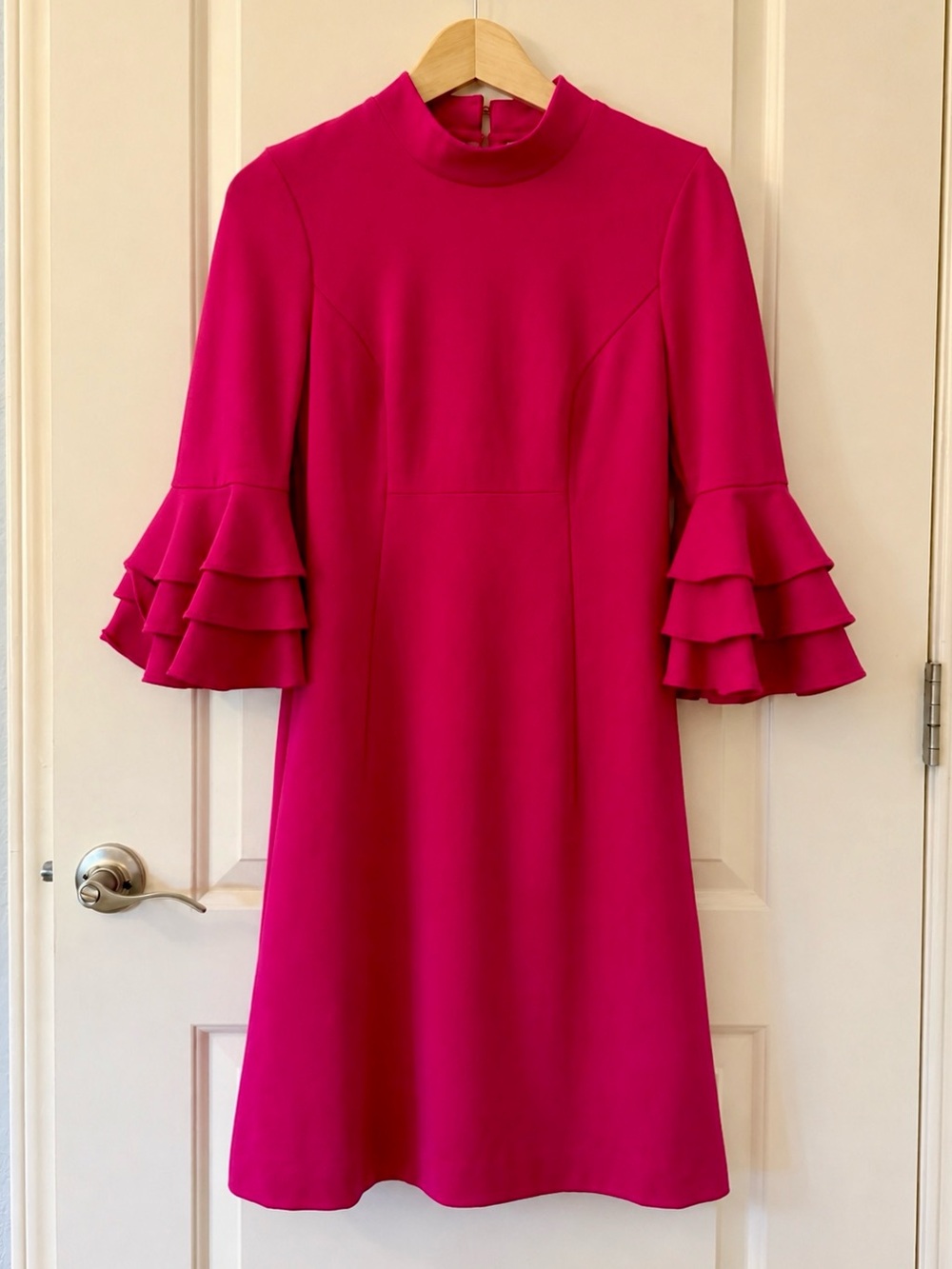 Trina Turk Pink Ruffle Sleeve Knee Length Shift Dress Sz 4 Hot Pink Cocktail